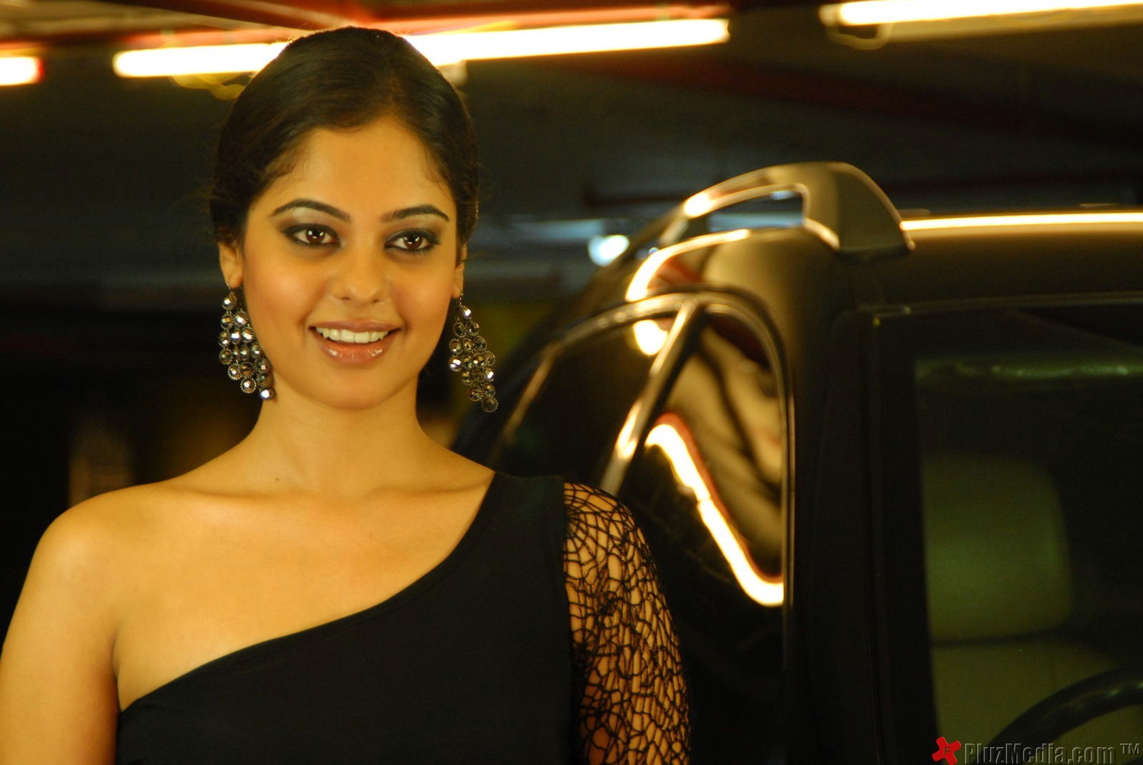 Bindhu Madhavi Hot Photo Shoot Pictures | Picture 93532